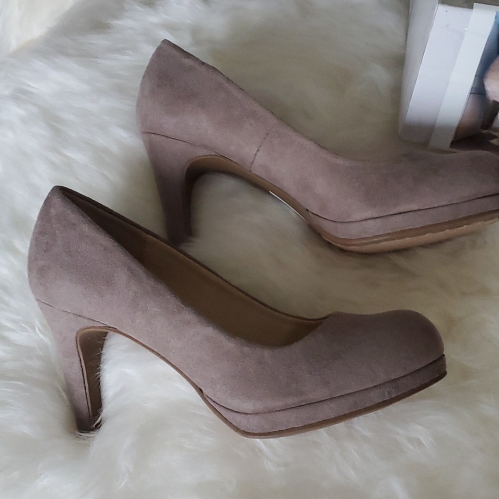 NIB - dirty laundry neutral pumps